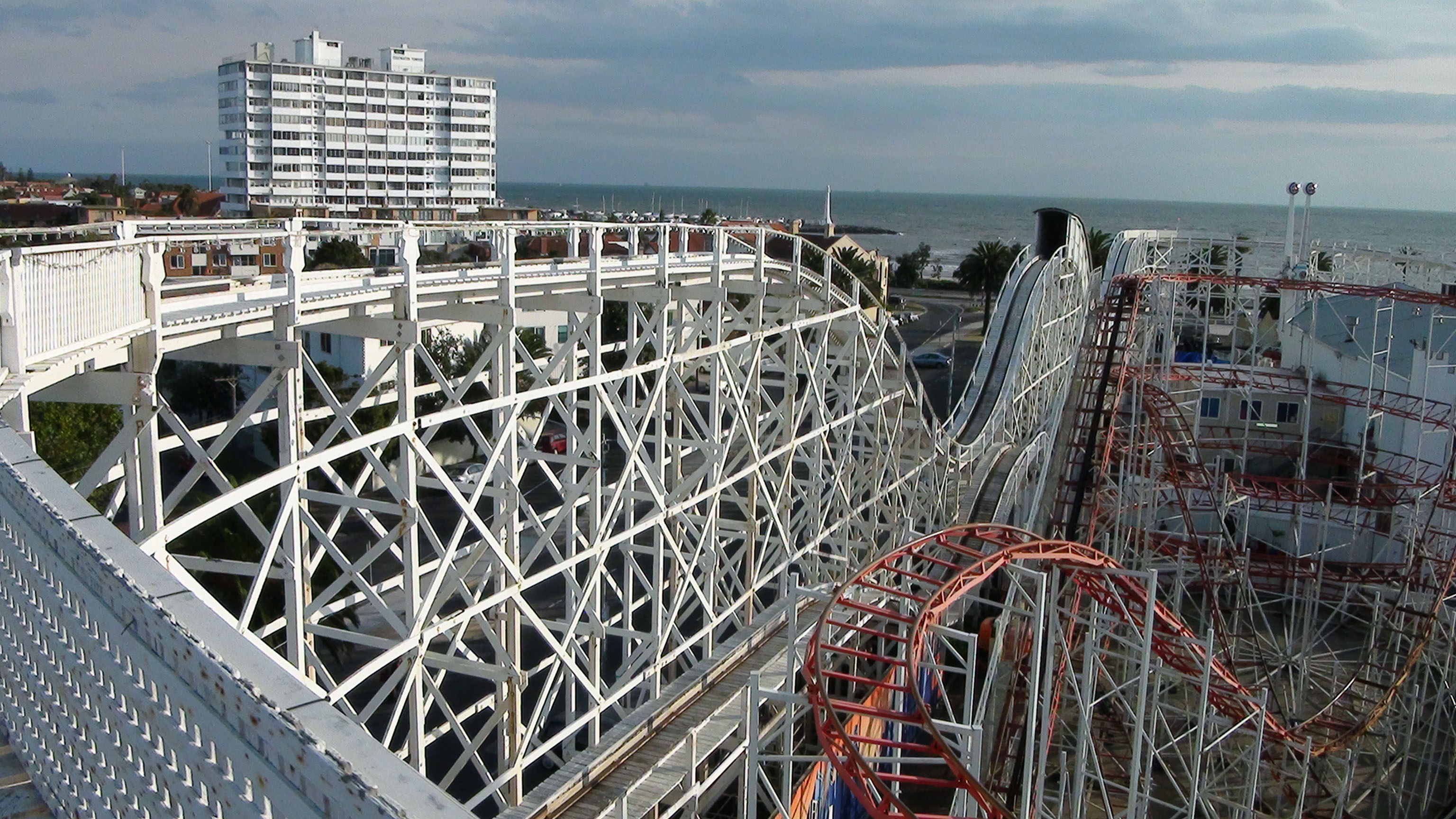 luna-park-melbourne-scenic-railway